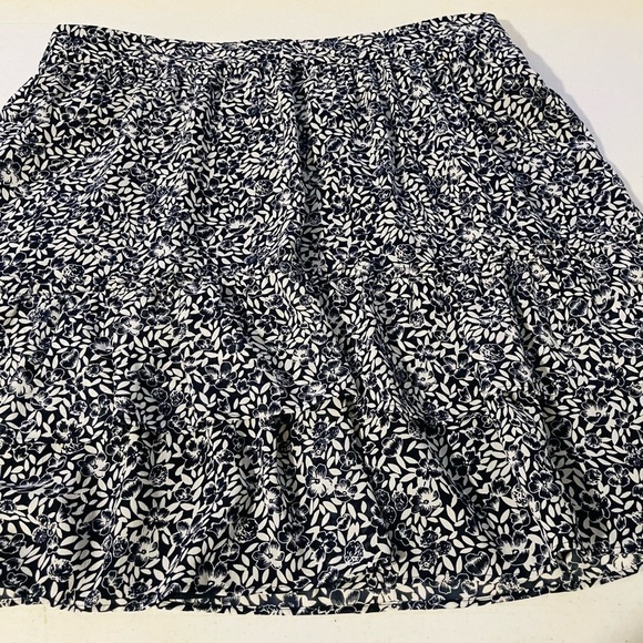 J crew floral skirt size L.‎ Tiered skirt. Elastic waist pull on. Boho cottage - Picture 1 of 8